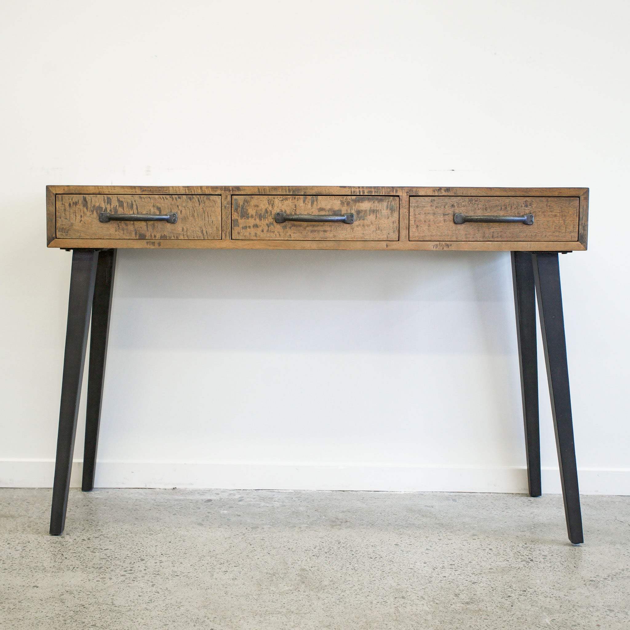 Baker Console - Smokehouse