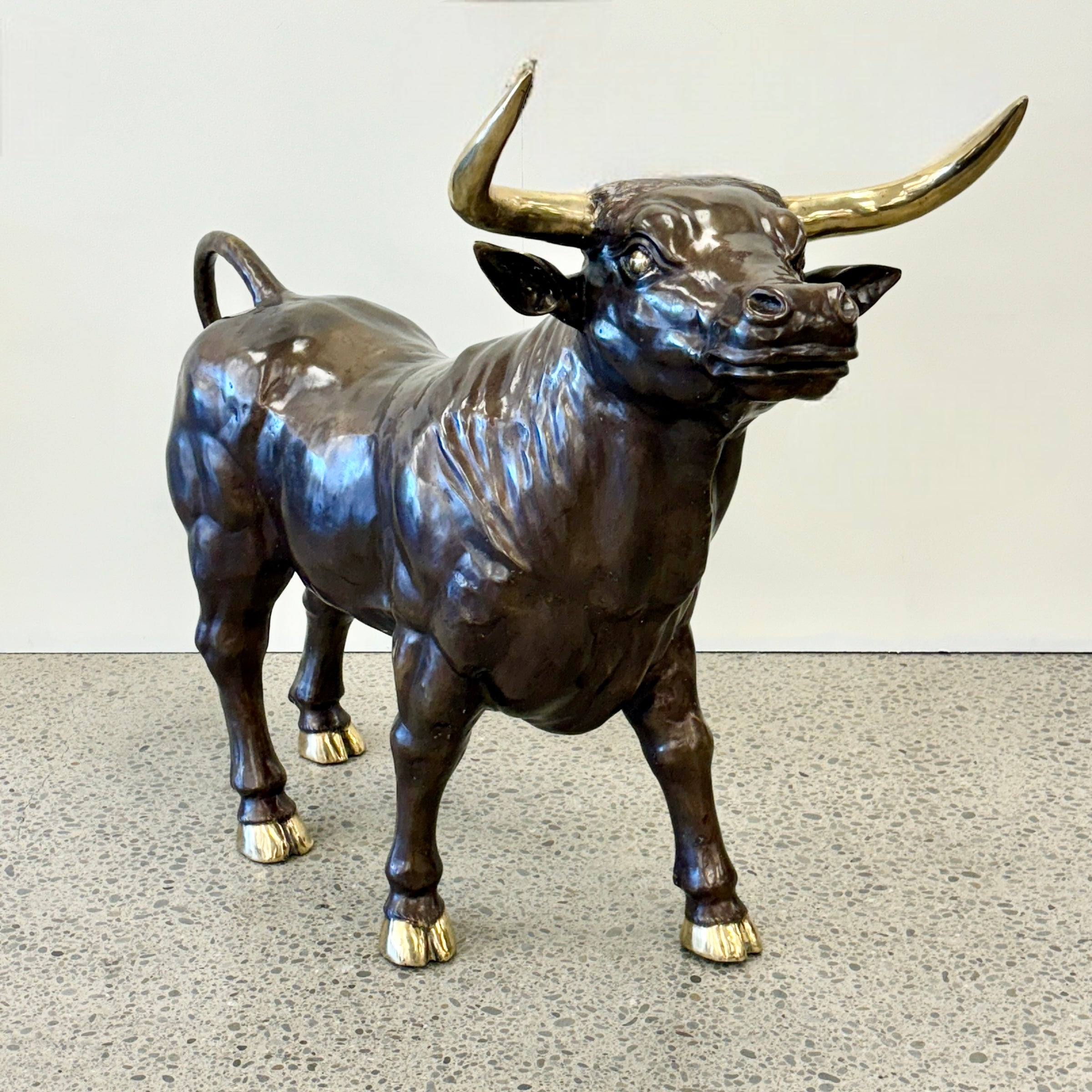 Grand Bronze Bull