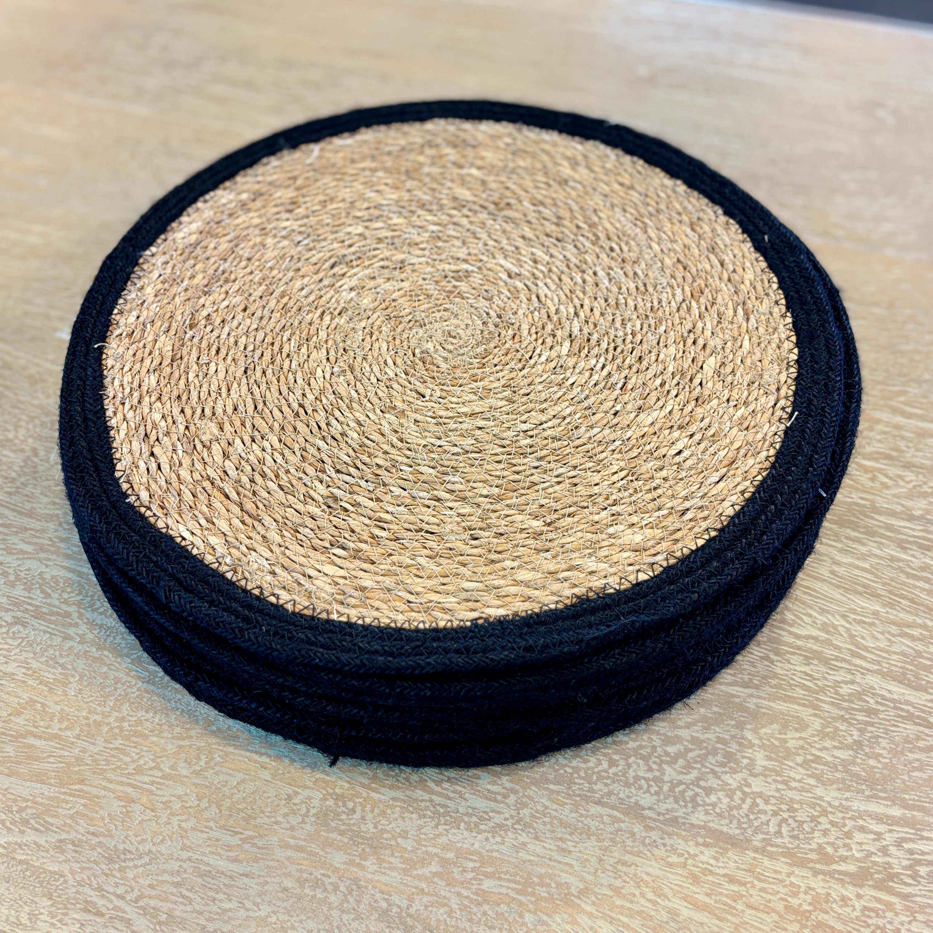 Seagrass/Jute Round Placemat - Black Border