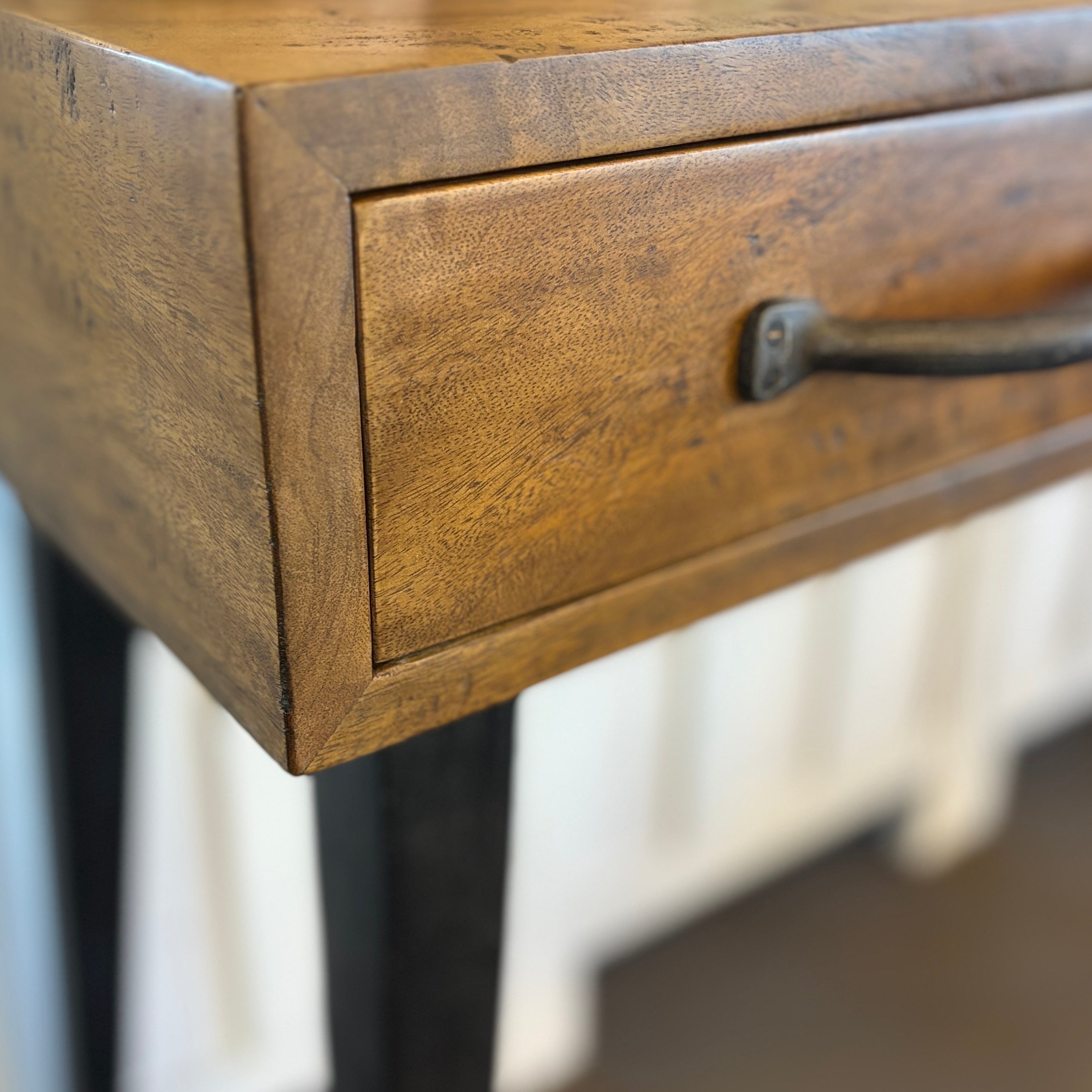 Baker Console - Smokehouse