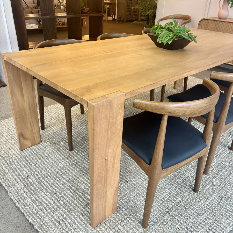 Rio Dining Table