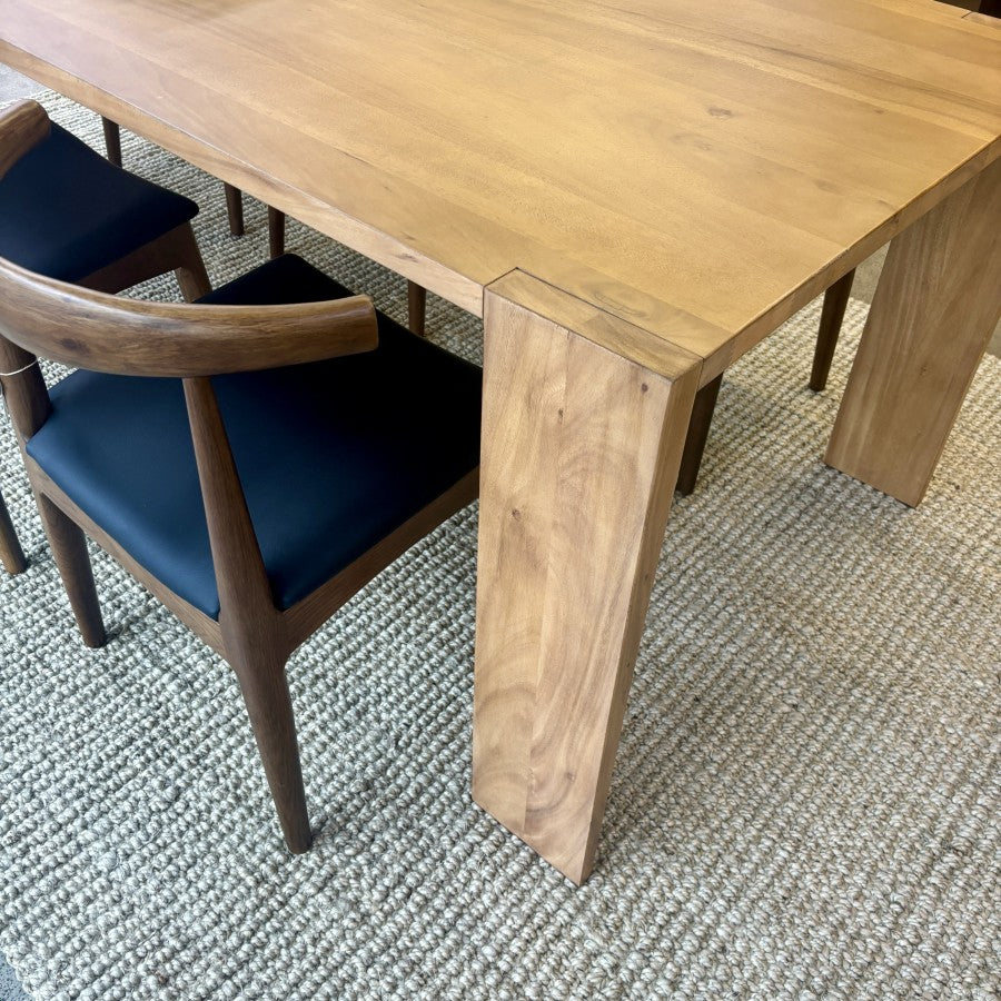 Rio Dining Table