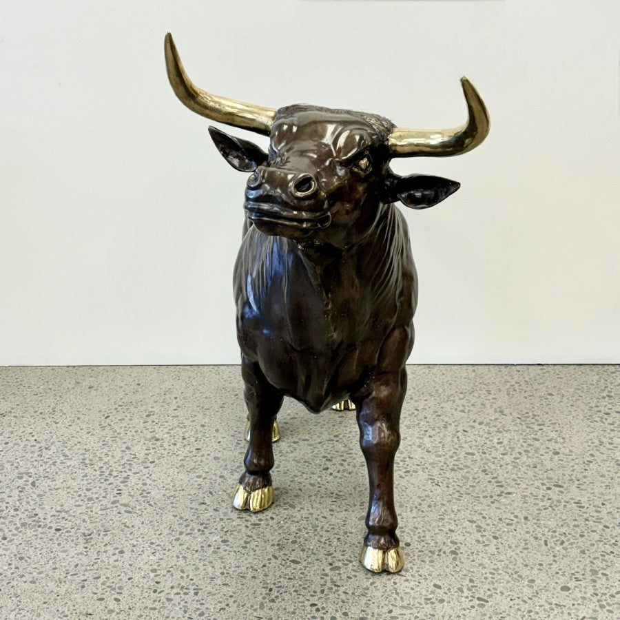 Grand Bronze Bull