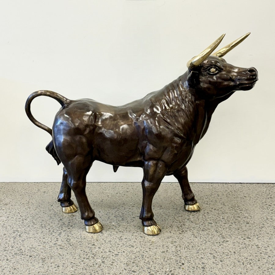 Grand Bronze Bull