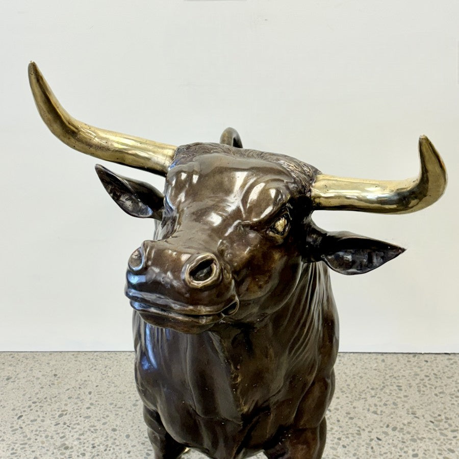 Grand Bronze Bull