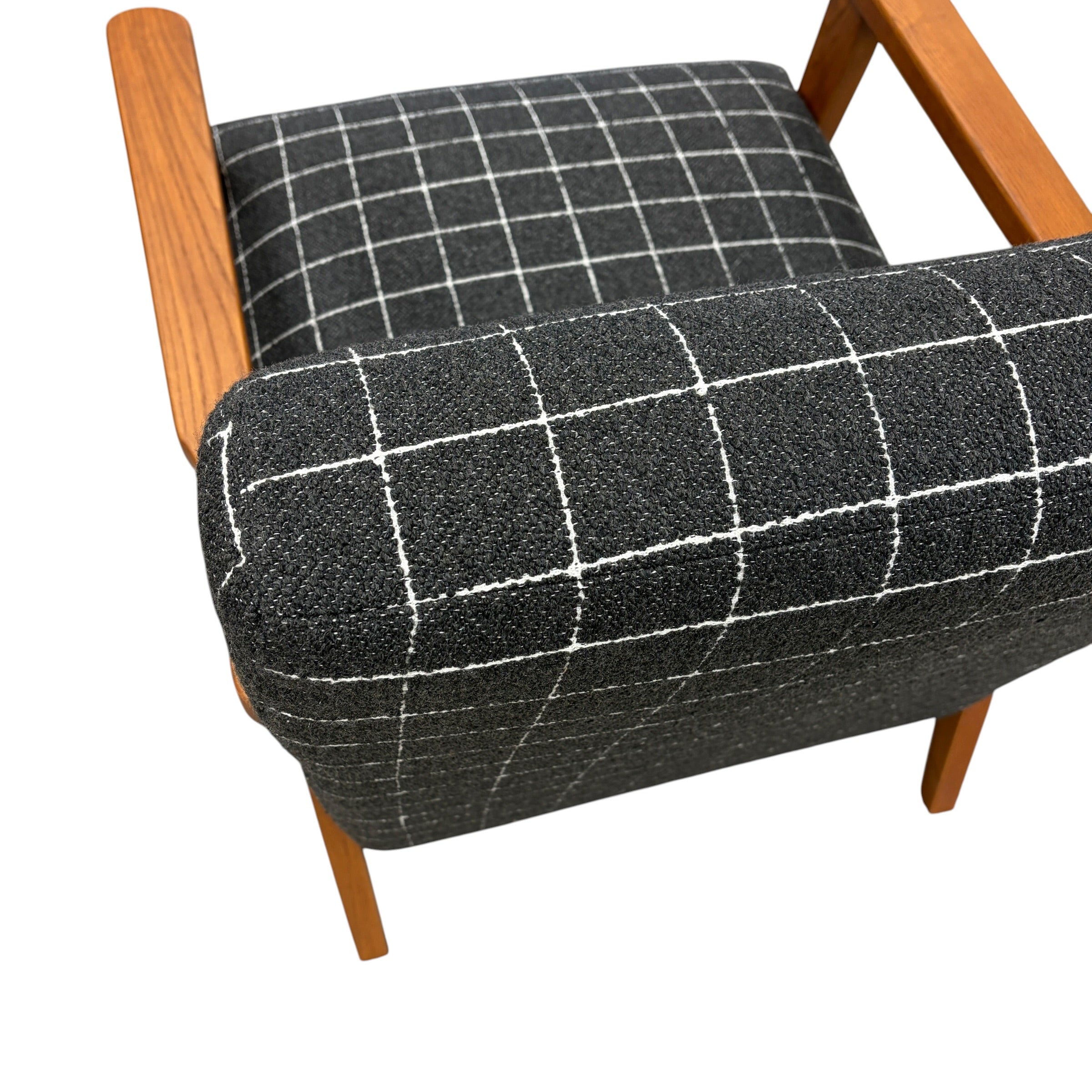 Pia Armchair