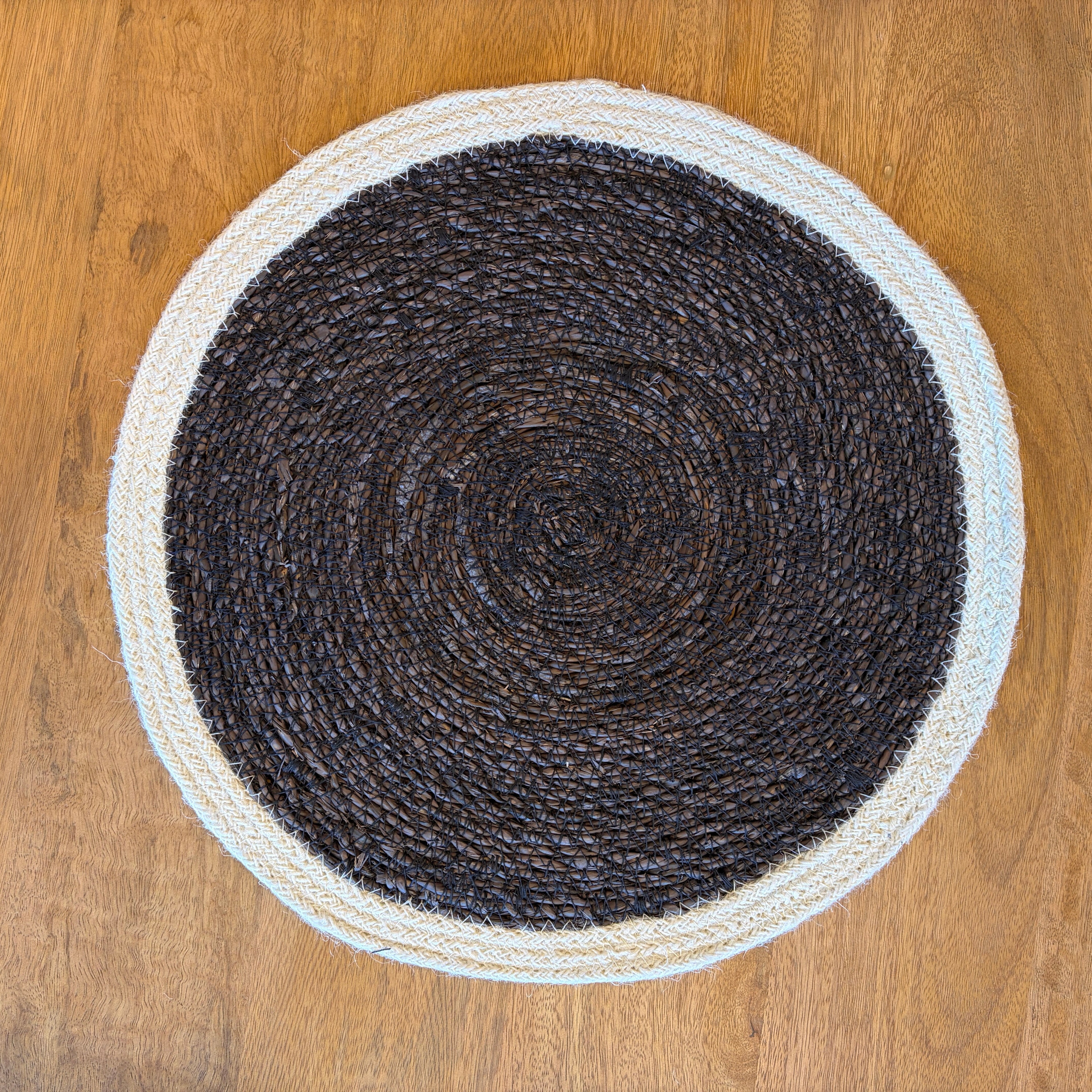 Seagrass/Jute Round Placemat - Black/Cream Border