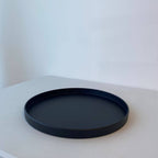 Bianca round metal tray in black with raised edge