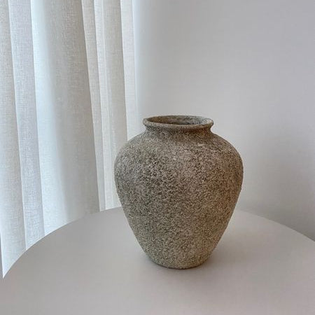Petros ceramic vase with rounded shape and textured neutral finish
